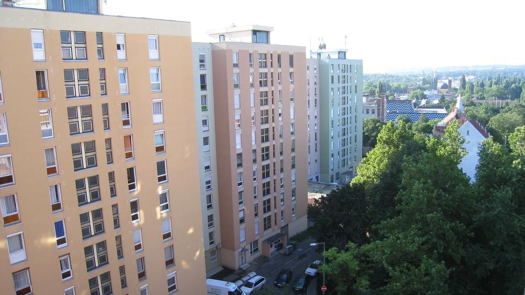 Dina Apartman Hotell Pécs Exteriör bild