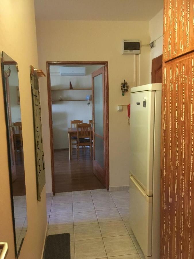 Dina Apartman Hotell Pécs Exteriör bild